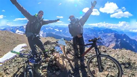 Dos Mendocinos Subieron Y Bajaron Con Bicicletas Un Cerro De Casi