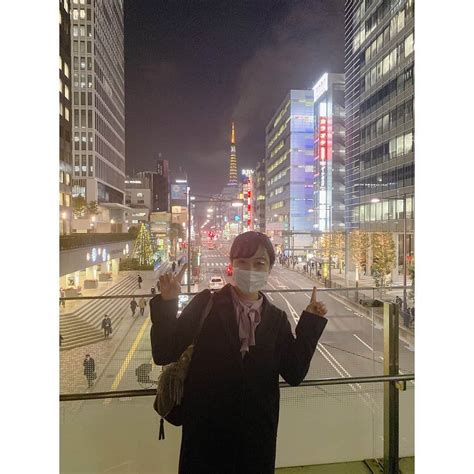 西村志野さんのインスタグラム写真 西村志野instagram「＊ 今週もありがとうございました☺︎ 久しぶりの東京タワーとの1枚🗼