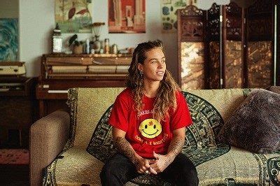 Tash Sultana New Song And Video For 'Pretty Lady' Features Clips From A ...