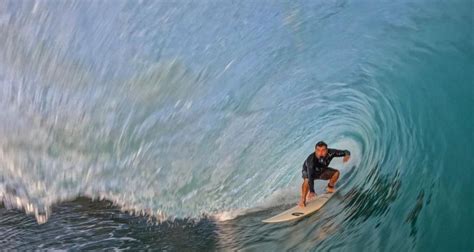 Surfista de ondas gigantes brasileiro Márcio Freire morre em Nazaré