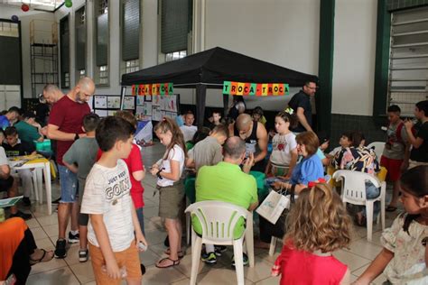 Alunos Do Col Gio Satc Autografam Livros De Autoria Pr Pria Na Jornada