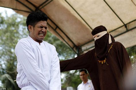 Couple Caned In Indonesia For Violating Sharia Law Daily Mail Online