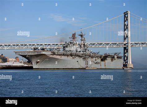 The Amphibious Assault Ship Uss Makin Island Lhd 8 Immagini E