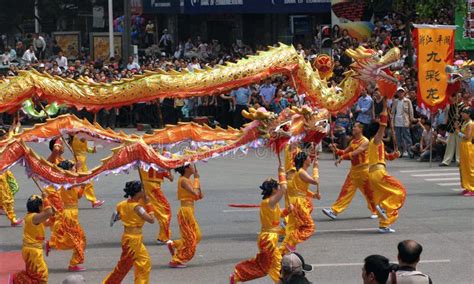 Dragon dance in China editorial image. Image of tradition - 14760410