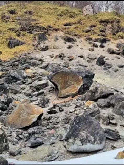 Batu Keramat Di Jepang Yang Dipercaya Jadi Perangkap Iblis Ini Terbelah