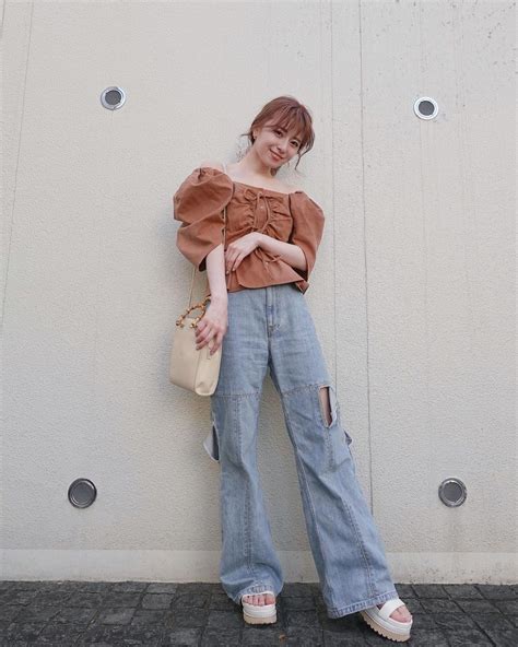 Pin on 黒坂優香子 Fashion Mom jeans Style