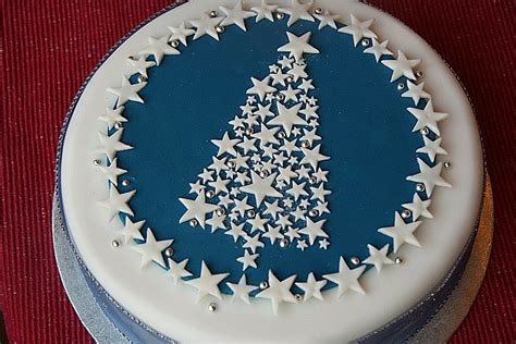 Christmas Cake decorating – Tips & 25 Ideas for Icing the Cake