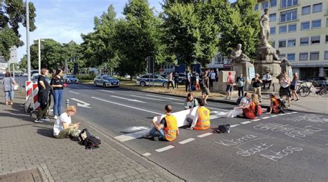 Georg Pazderski on Twitter Ein Bild symptomatisch für diese Republik