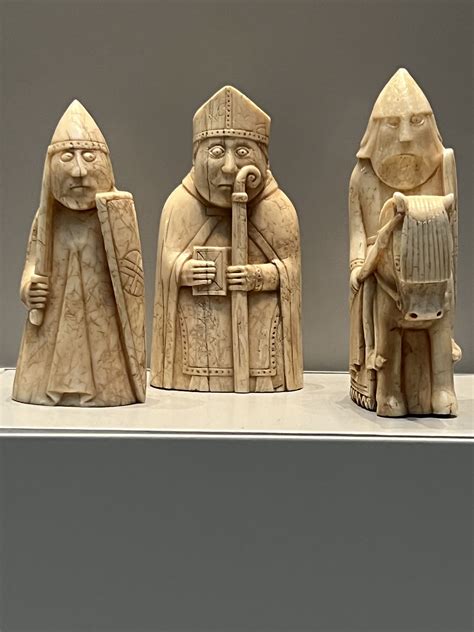 The Lewis Chessmen - The British Museum, London, UK | Bois sculpté, Jeux, Chouette