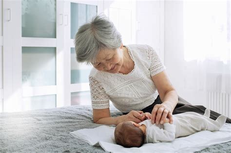 Premium Photo Great Grandmother Holds A Newborn Great Granddaughter