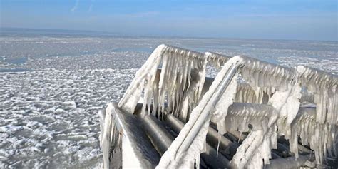 Suche nach vermisstem Eisläufer am Neusiedler See Österreich