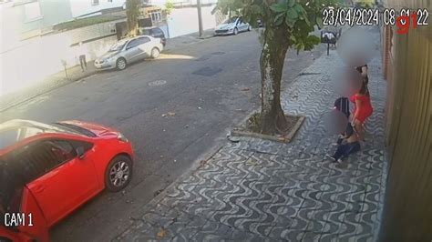 Tias de menino levado à força pela mãe são presas por ajudarem mulher a