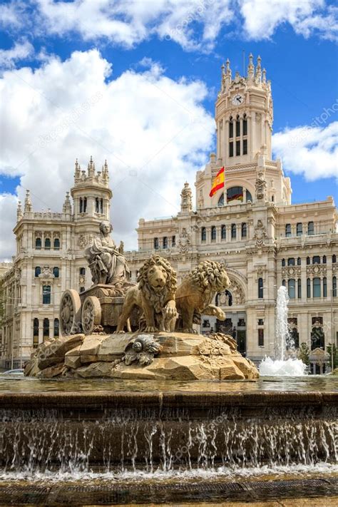 Cibeles fountain at Plaza de Cibeles in Madrid in a beautiful summer day, Spain — Stock Photo ...