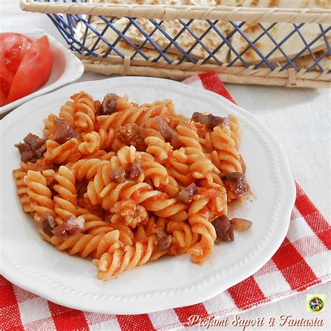 Fusilli Al Sugo Di Pomodori Pancetta E Cipolla