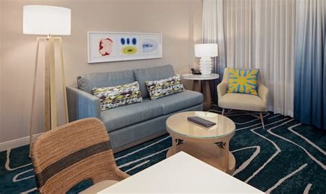 Embassy Suites San Diego Downtown - Guest Rooms