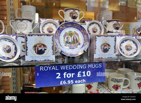 William Kate Middleton Royal Wedding souvenirs mugs plates patriotic ...