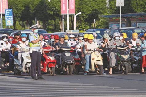 注意！充电器、头盔 电动自行车两项新国标今起实施新闻频道广西网络广播电视台