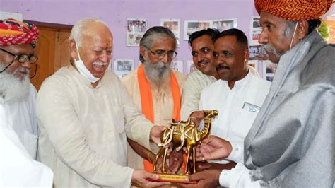 Mohan Bhagwat Meets Padma Shri Anwar Khan Baeeya