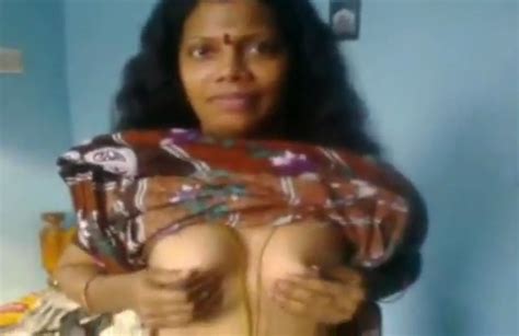 Salem Veetu Manaivi Tamil Wife Sex Mulaiyai Kanbithu Ookiraal