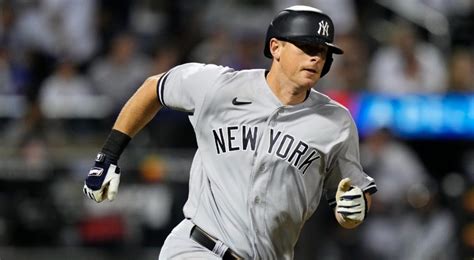 Yankees third baseman DJ LeMahieu has broken right foot