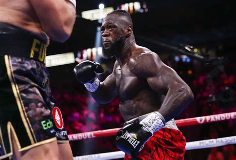 Deontay Wilder se jacta de golpear más fuerte que la leyenda del boxeo