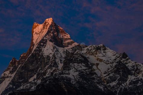 Machapuchare Oder Fischschwanz Heiliger Berg In Nepal Stockfoto Bild