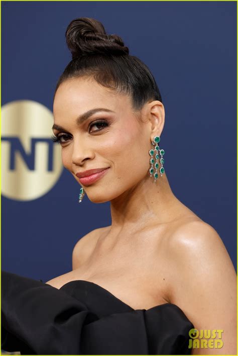 Nominee Michael Keaton Joins Dopesick Co Star Rosario Dawson At Sag