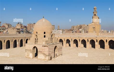 Cour Int Rieure De La Mosqu E Ibn Tulun Historique Avec Fontaine D