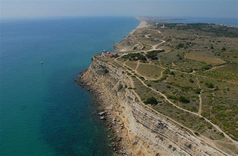 La falaise de Leucate Classée dans le PNR venez la découv Flickr