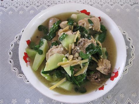 Pinaynanay/food lovers: TINOLANG MANOK WITH MALUNGGAY