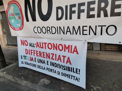 In Piazza Contro L Autonomia Differenziata Il Banchetto A Termoli