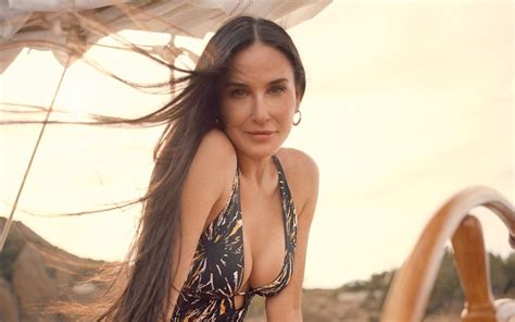 Demi Moore Συνεχίζει τις διακοπές της στην Κεφαλονιά Ποζάρει