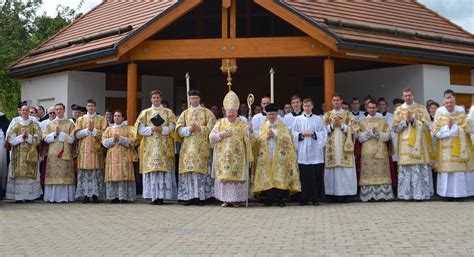 CATHOLICVS Solemne Santa Misa Tridentina Pontifical Y Ordenaciones