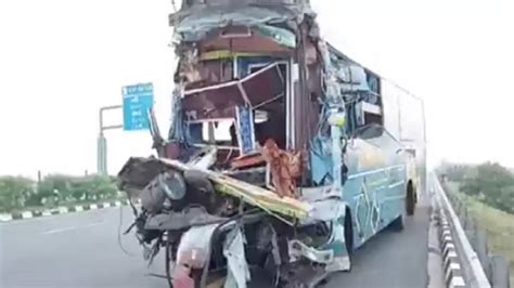 Kanpur News Bus And Container Collide On Agra Lucknow Expressway In