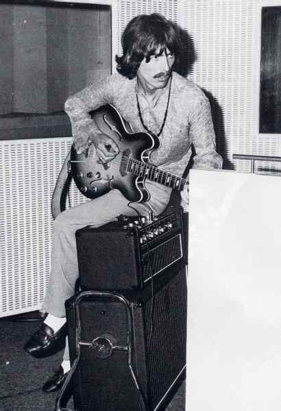 George Harrison and his Epiphone Casino - The Beatles Photo (7119354 ...