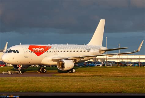 Airbus A320-214 - Large Preview - AirTeamImages.com