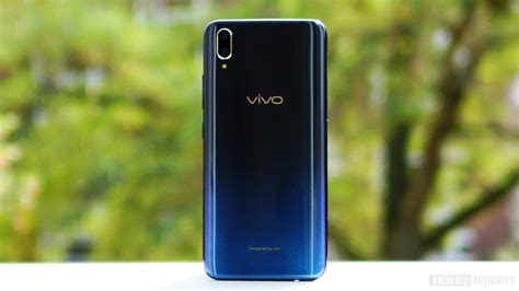 vivo V11 specs: A mid-range phone with flagship touches