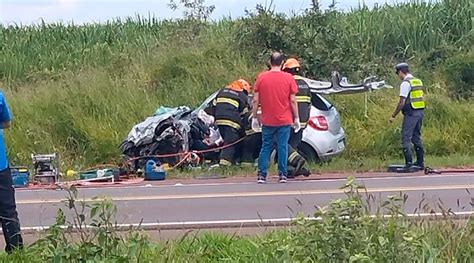 Grave Acidente Na Sp Em Pirassununga Deixa V Timas Presas Nas