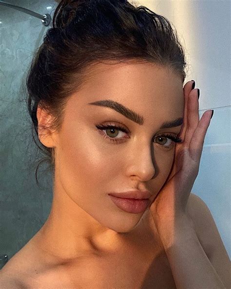 Arina Verina no Instagram как среди радиопомех Nude makeup