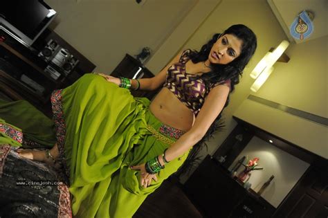 Haripriya Hot Photos Photo 22 Of 60