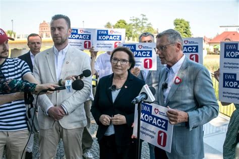 Ewa Kopacz w Koninie To są wybory między wschodem a zachodem