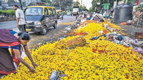 Bmc Warns Vendors Of Police Case If They Dump Flowers On Road Mumbai