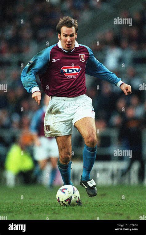 PAUL MERSON ASTON VILLA FC 30 January 1999 Stock Photo - Alamy