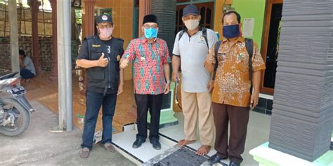 Johorejo Camat Gemuh Monitoring Penyemprotan Disinfektan Di Desa Johorejo