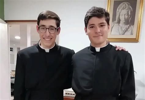 Dos Nuevos Novicios Legionarios De Cristo H Javier Espero Que