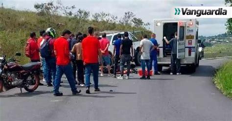 Un pasajero de moto murió tras accidentarse con una camioneta en la vía