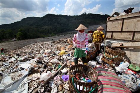 Volume Sampah Meningkat Antara Foto