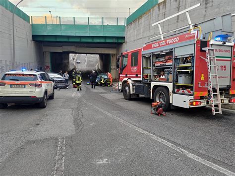 Incidente Al Sottopasso Di Via Dei Laghi Ancora Gravi Le Condizioni