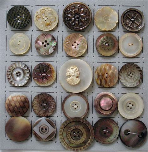 25 Antique Vintage Carved Shell Pearl Buttons Ebay Carved Shell