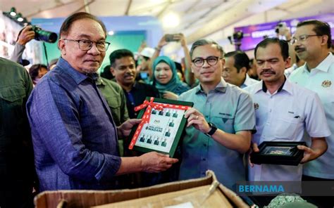 Bernama Pm Anwar Visits Madani Govt One Year Anniversary Programme